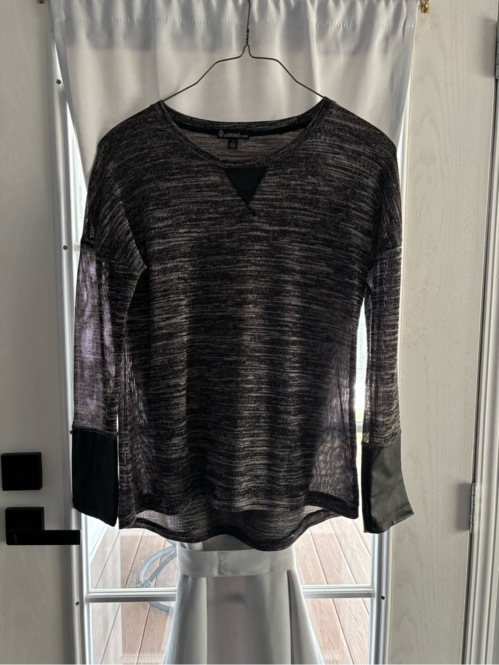 Signature Studio Black Heathered Long-Sleeve Top with Black Trim